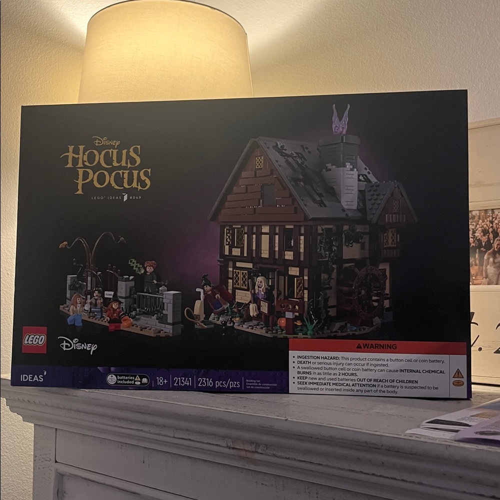 LEGO Disney Hocus Pocus Cottage Set with Characters